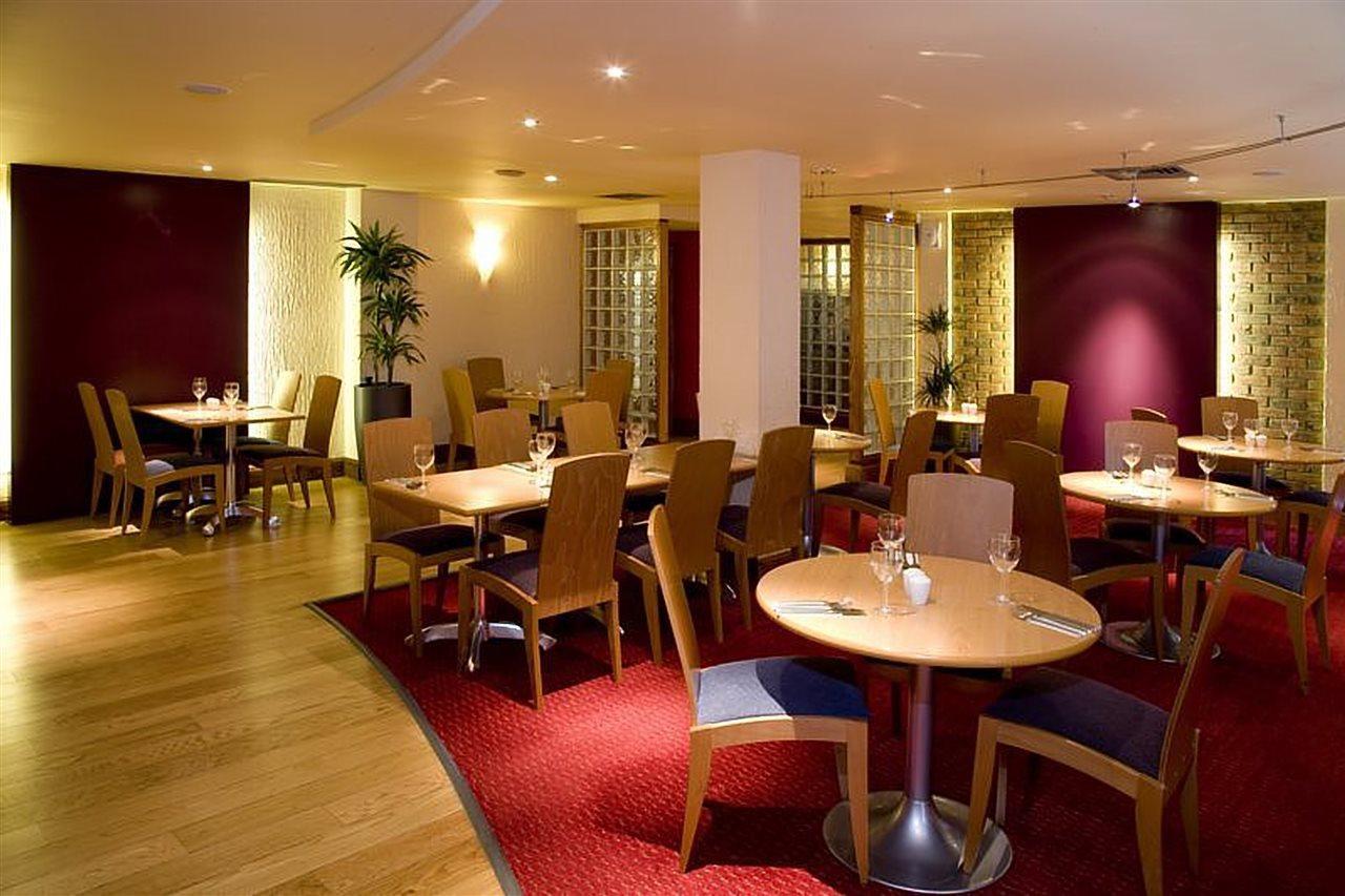 Premier Inn London Kew Bridge Exterior foto