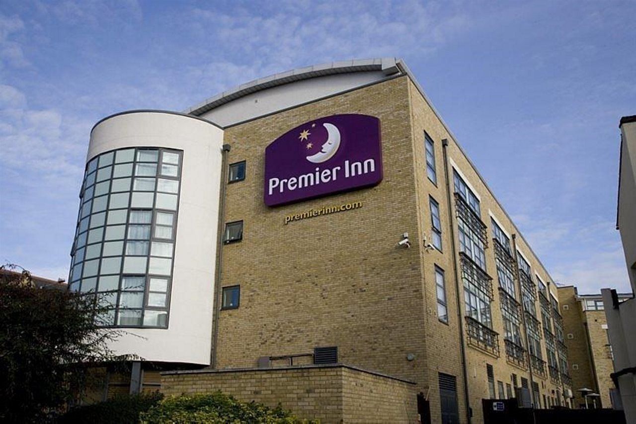 Premier Inn London Kew Bridge Exterior foto
